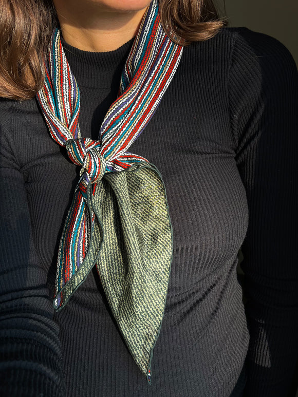 Foulard di seta verde righe colorate