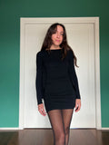 Abito corto nero con schiena nuda