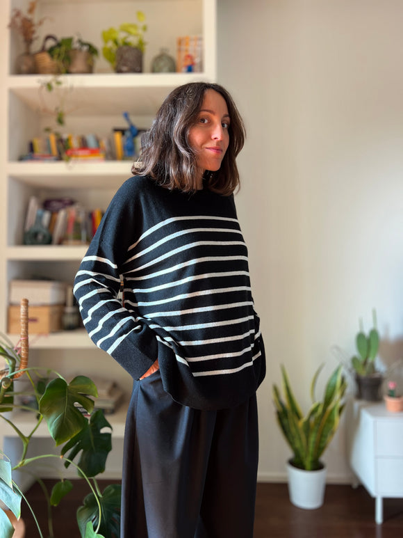 PRE ORDINE • Maglione over nero righe panna