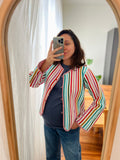 Giacca trapuntata double-face • modello senza collo • righe colorate base bianca