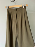 Pantalone sartoriale con le pince lana verde militare