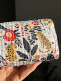 Beauty case di cotone bianco fiori e leopardi
