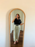 Pantalone morbido beige con le pince