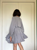 Abito con cintura grigio perla