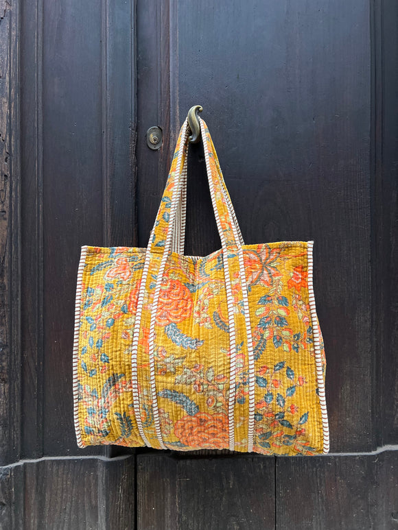 Maxi borsa trapuntata in velluto • senape