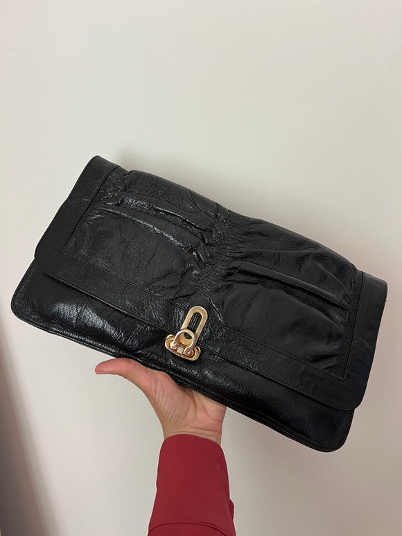 Pochette nera arricciata