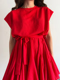 PRE ORDINE • Abito con cintura senza maniche goffrato rosso