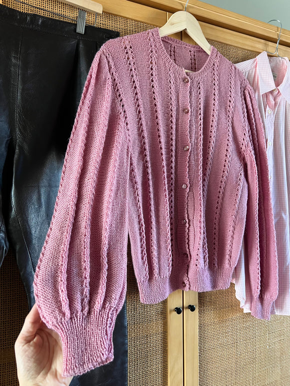 Cardigan rosa fatto a mano