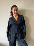 Camicia sartoriale incrociata tessuto lavorato blu scuro