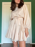Abito con cintura satin beige