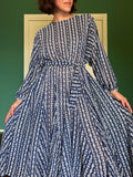 Abito con cintura lungo blu ricamato