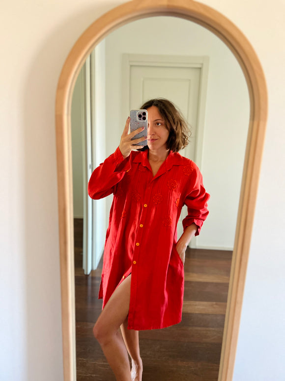 Chemisier rosso con applicazioni