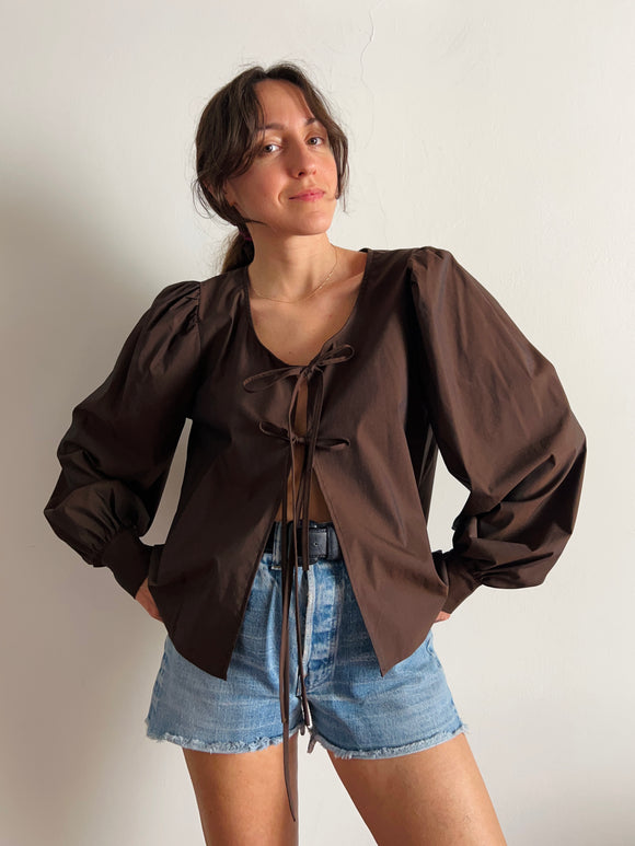PRE ORDINE • Camicia con laccetti cotone marrone