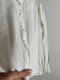 Camicia antica bianca ricamata