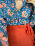 Combo “al contrario”  pareo + camicia • azzurro e arancione