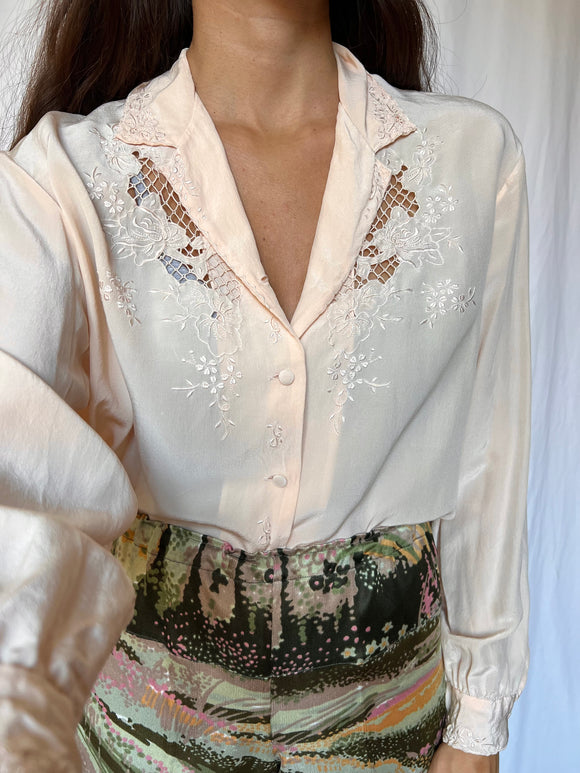 Camicia di seta rosa con ricami