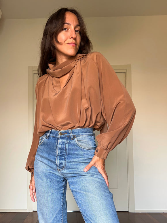 Camicia di seta marrone chiaro
