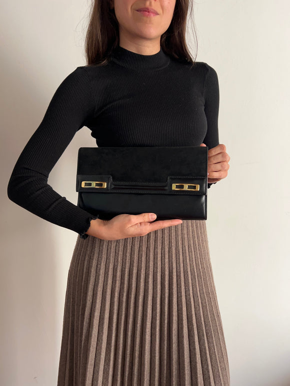 Pochette nera con catena oro