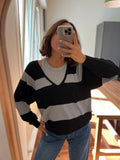 Pullover a righe grigie