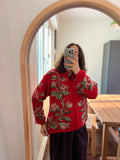 Cardigan rosso con fiori