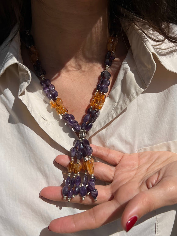 Collana con perle viola e arancioni