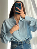 Camicia di seta azzurra
