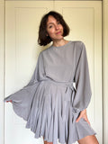 Abito con cintura grigio perla