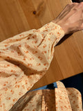 Camicia fiorellini con nastro al collo