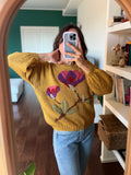Maglione senape con fiore