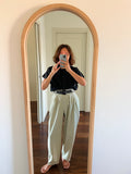 Pantalone morbido beige con le pince