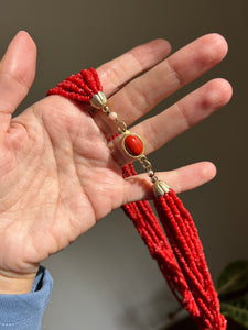 Collana fili di perline corallo