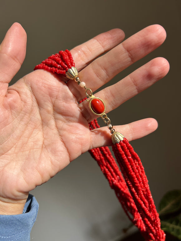 Collana fili di perline corallo