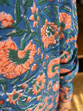 Camicia di cotone azzurra garofani