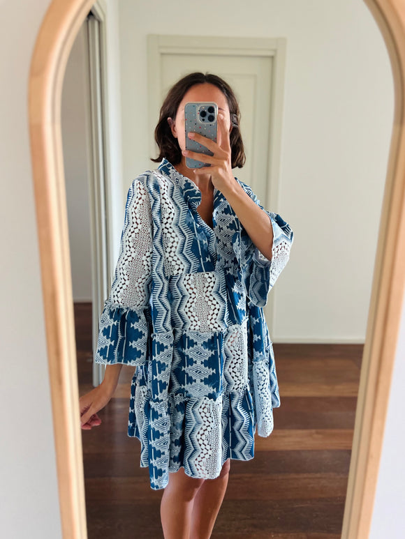 PRE ORDINE • Abito corto ampio tie dye ricamato