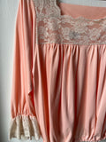 Camicia rosa con pizzo