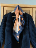 Foulard di seta blu pois