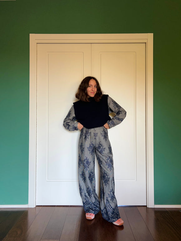 Pantalone sartoriale con le pince principe di Galles ricami blu
