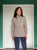 Lupetto beige con bottoni applicati