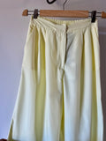 Pantalone sartoriale con le pince satin giallino