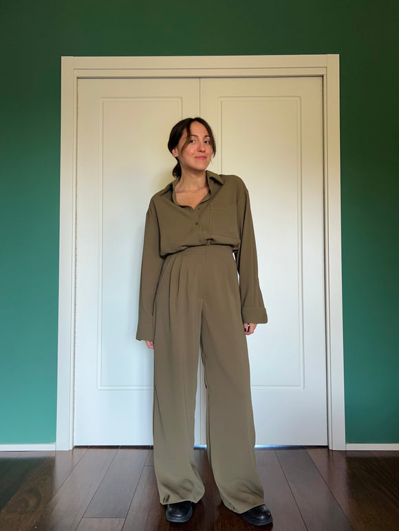 Pantalone sartoriale con le pince verde oliva