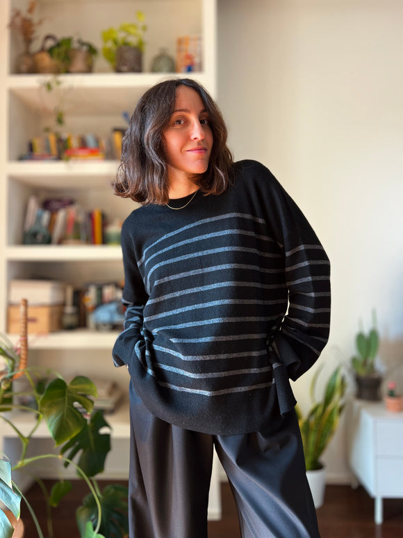 PRE ORDINE • Maglione over nero righe grigie