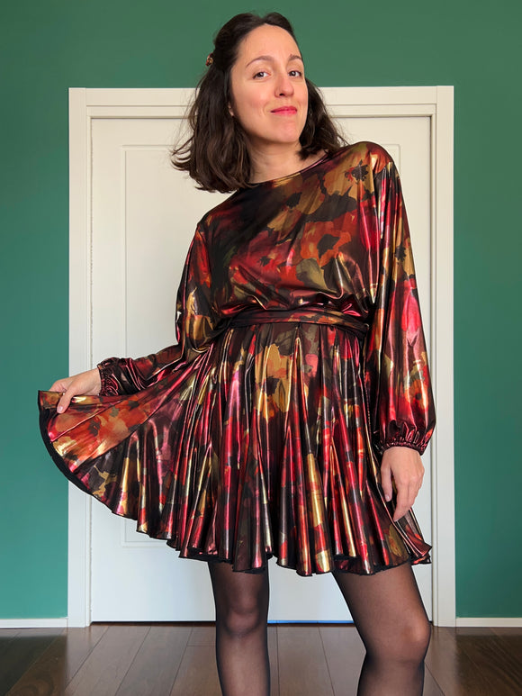 Abito con cintura cangiante a fiori