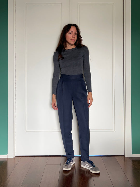 Pantalone blu con pince