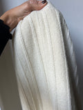 Gonna svasata in maglia di lana bianca