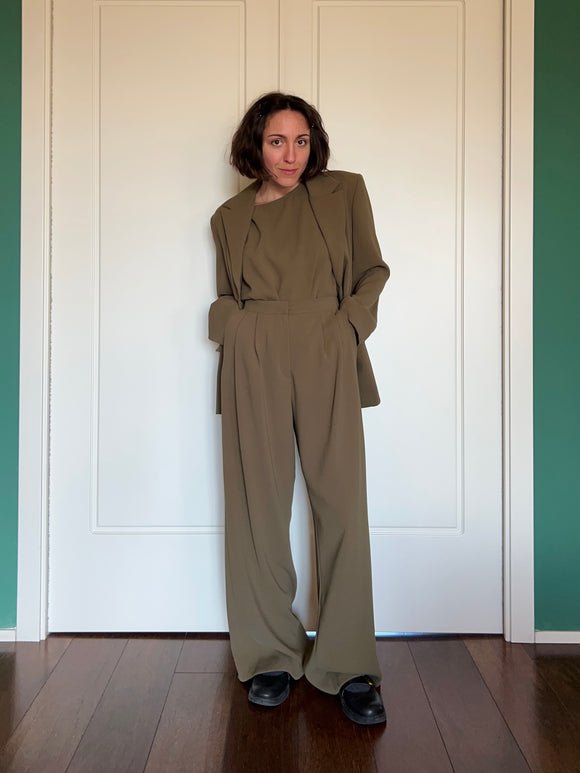 PRE ORDINE • Pantalone sartoriale con le pince verde militare