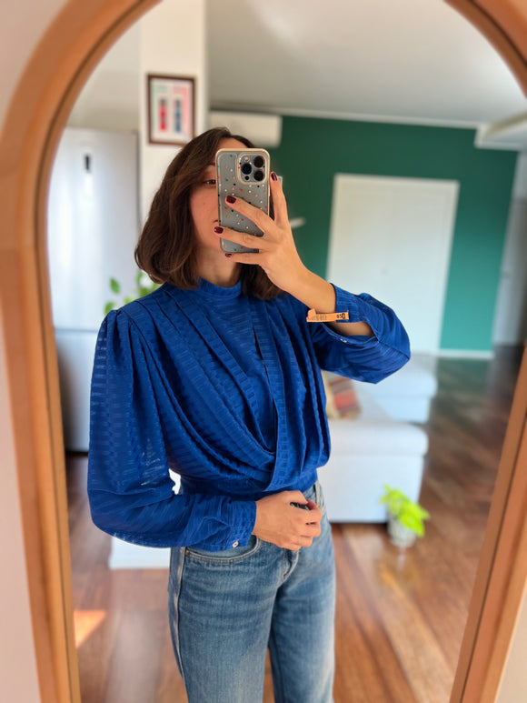 Camicia bluette con bottoni dietro