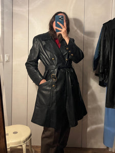 Trench di pelle nero con bottoni oro