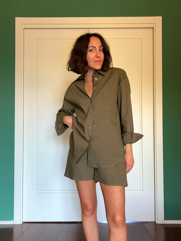 Camicia ampia misto lino verde militare