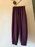 Pantalone sartoriale con elastico sul fondo satin melanzana