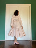 Abito lungo con cintura satin beige